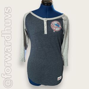 MLB New York Yankees 1/2 Sleeve Tee Size Small